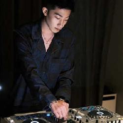 DJ钉头